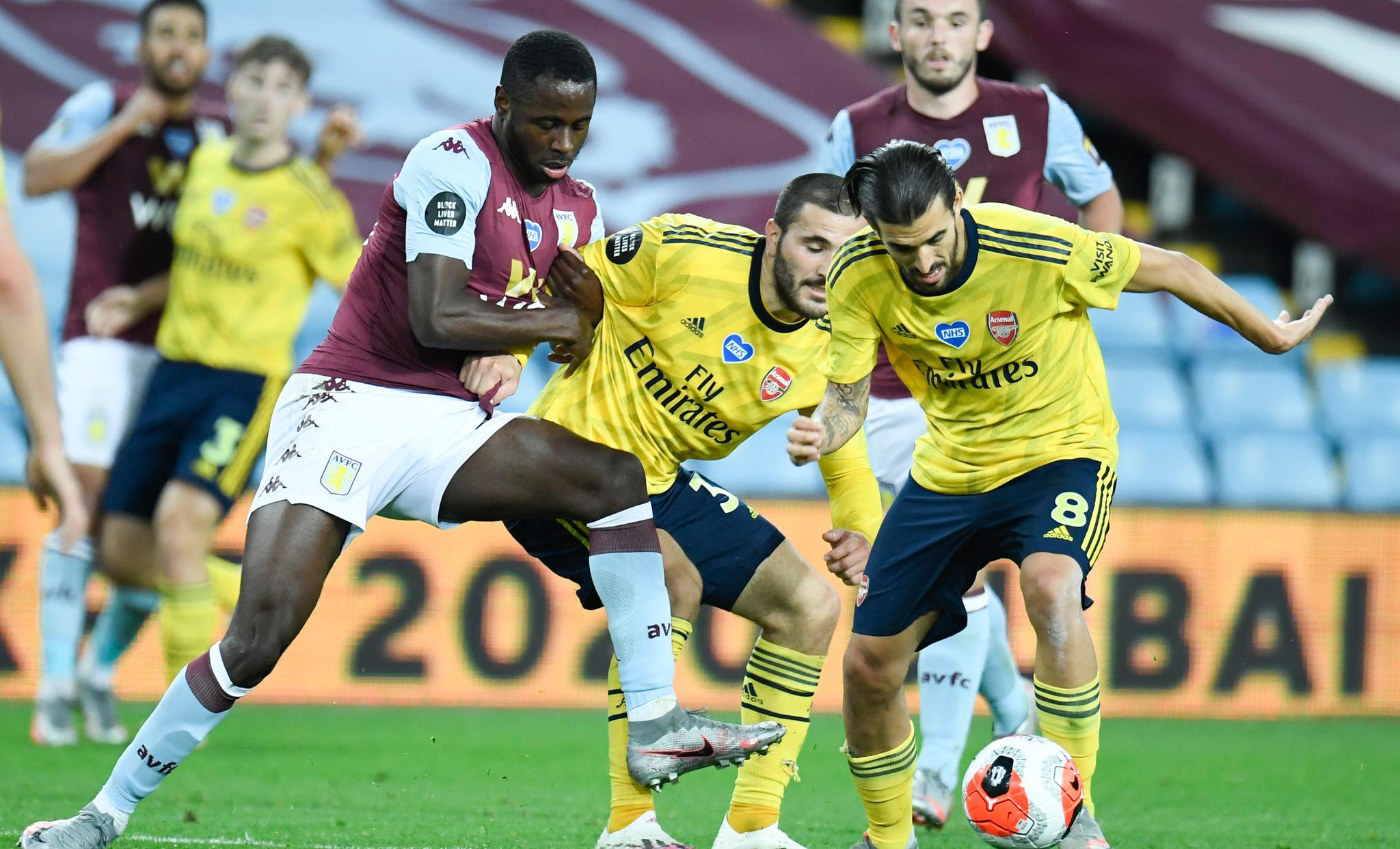 现出任何懈 现出任何懈